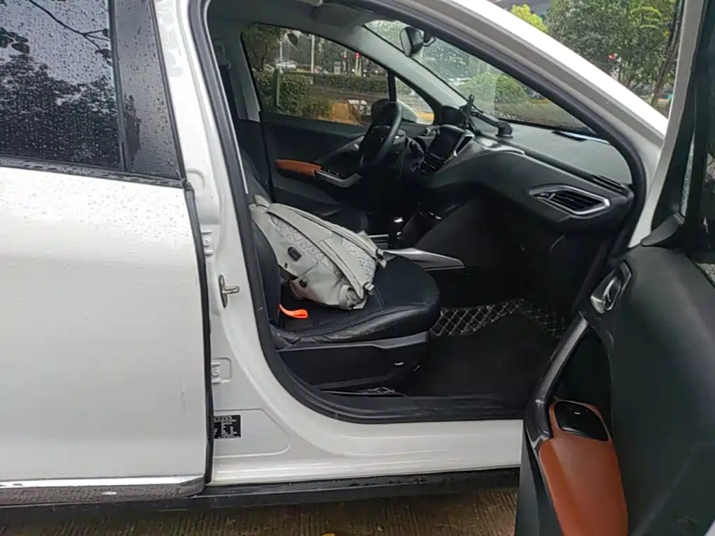 Peugeot 2008 2015 2014 1.6L Automatic Fashion Edition