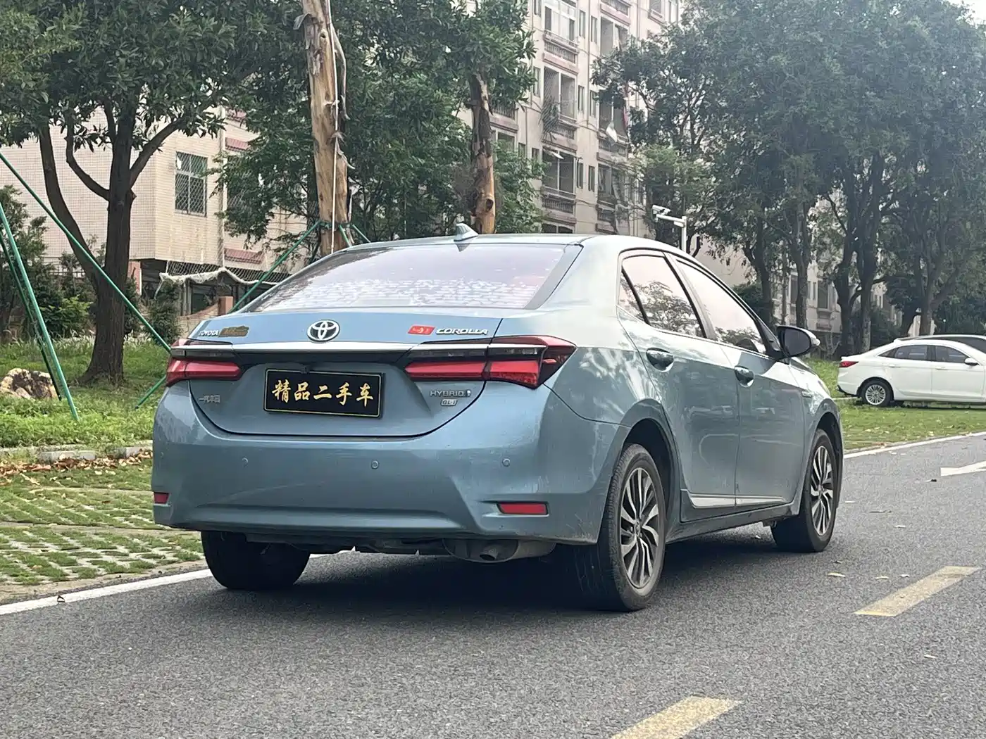 Toyota Corolla 2016 Dual Hybrid 1.8L E-CVT Elite Edition фото 5