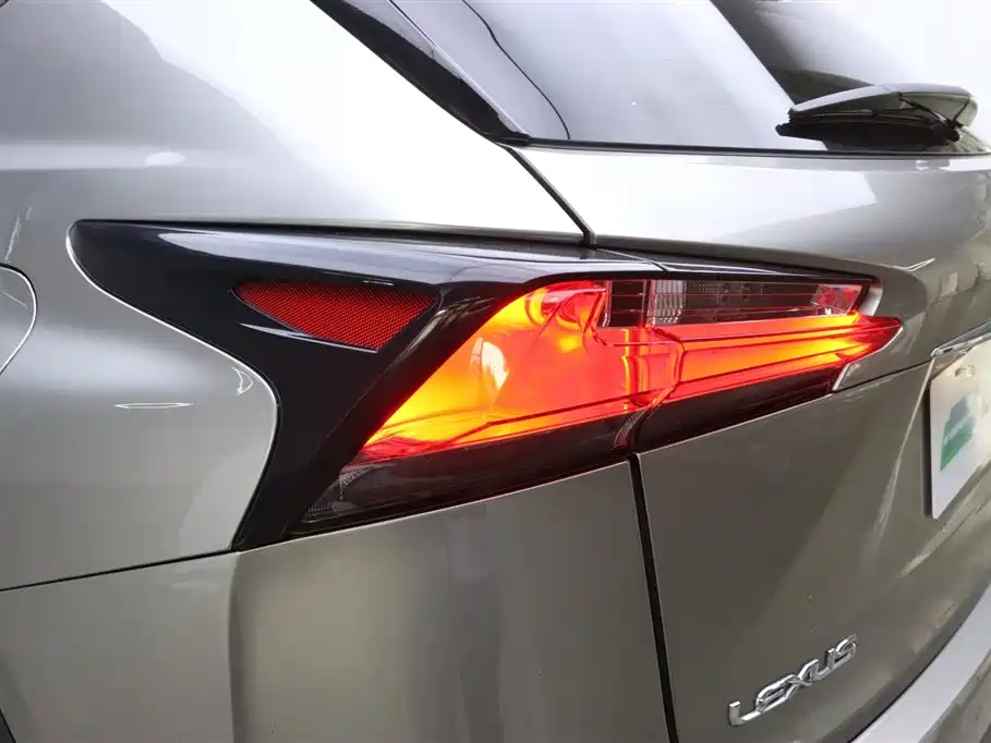 Lexus NX 2015 300h AWD F SPORT фото 34