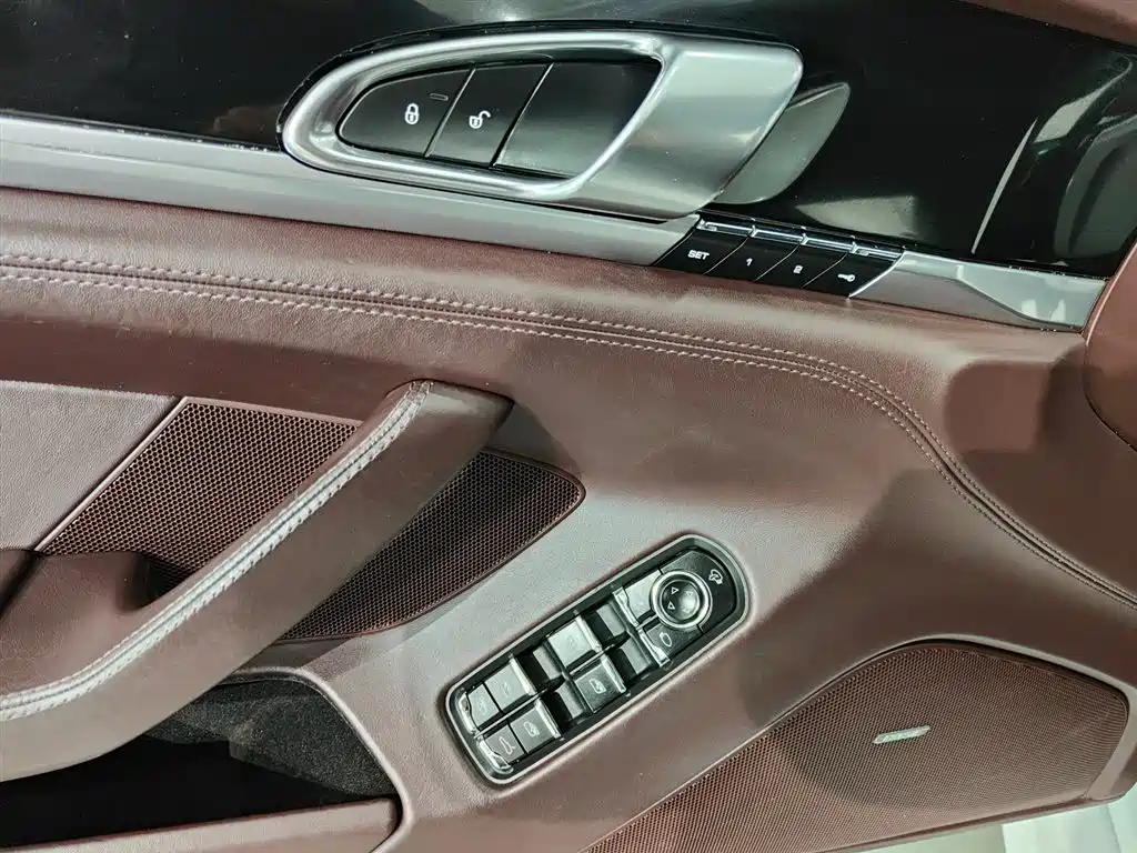 Porsche Panamera 2014 Panamera 4 3.0T фото 15