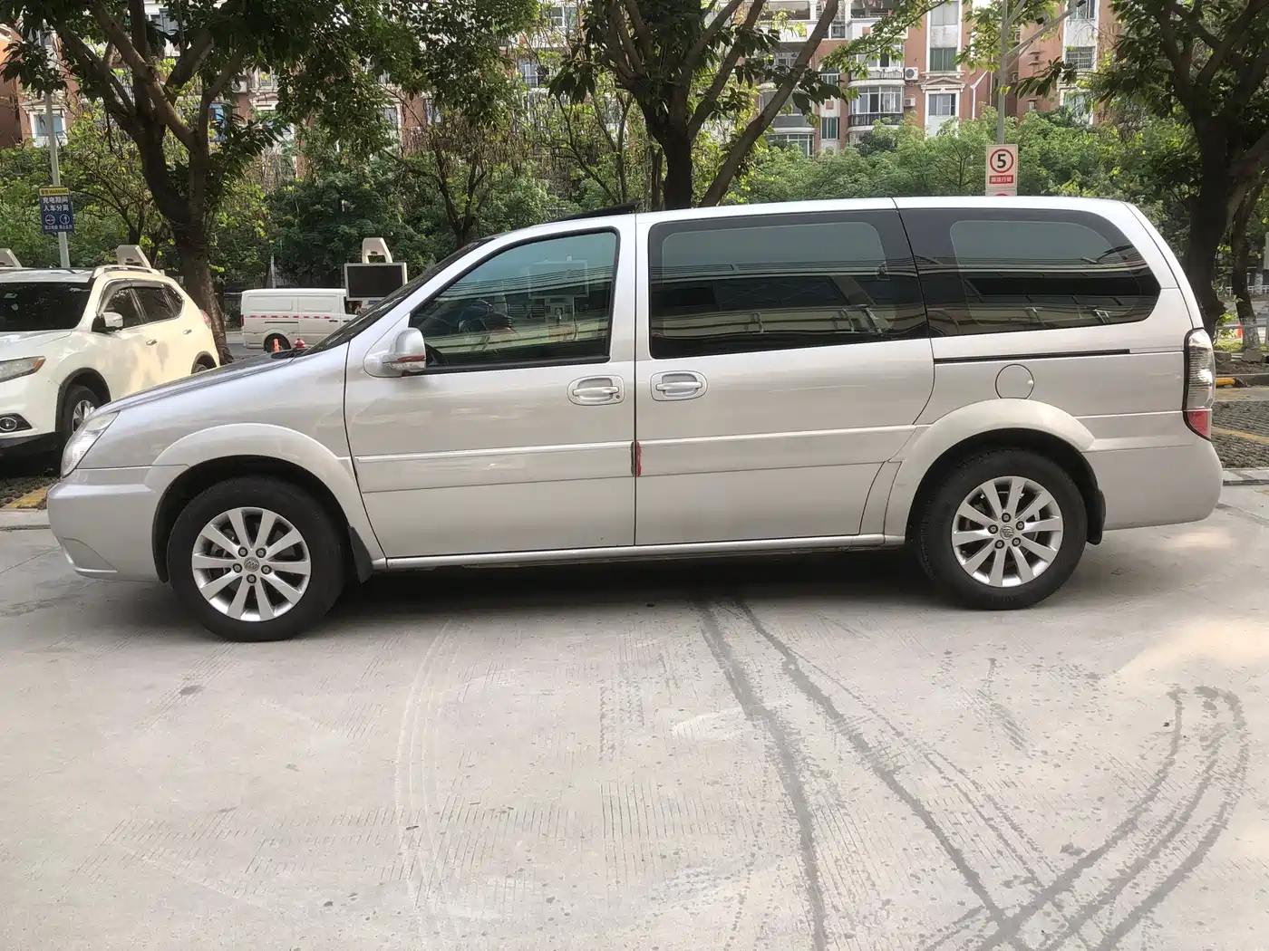 Buick GL8 2013 2.4L Executive Edition фото 3