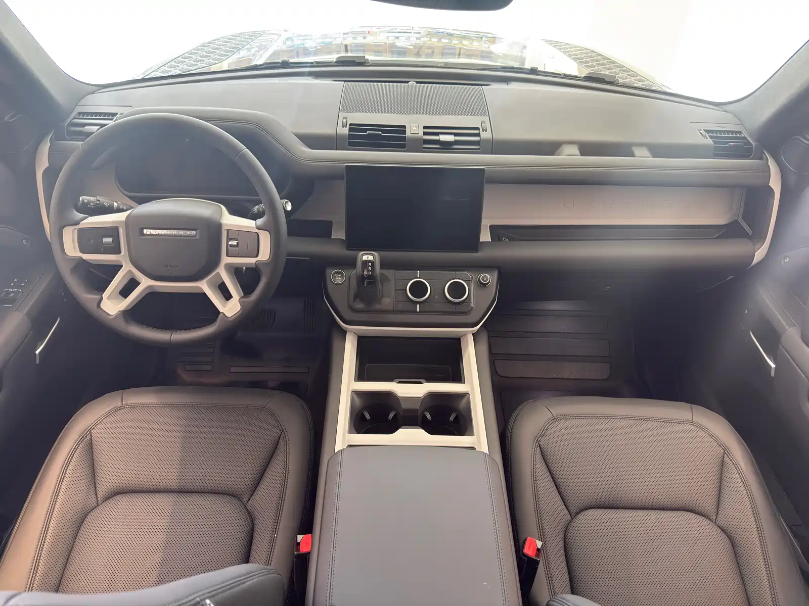 Photo 14 - Land Rover Defender