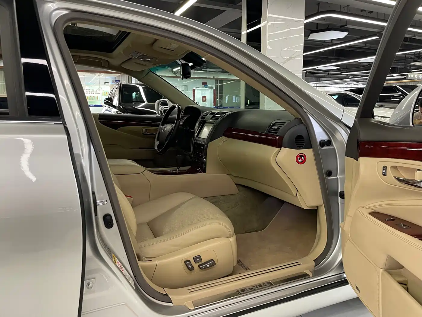 Lexus LS 2006 460L фото 8