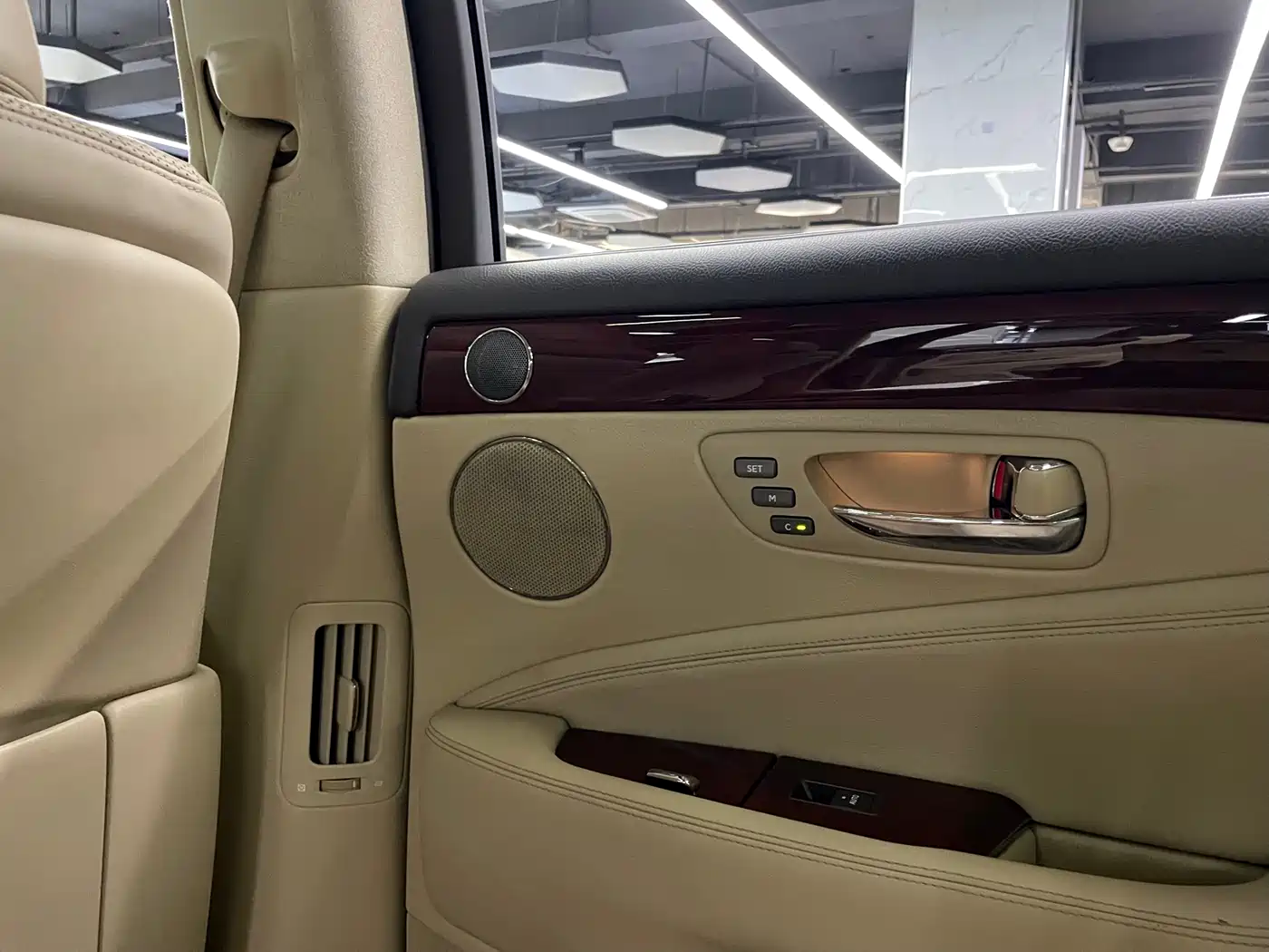 Lexus LS 2006 460L фото 32