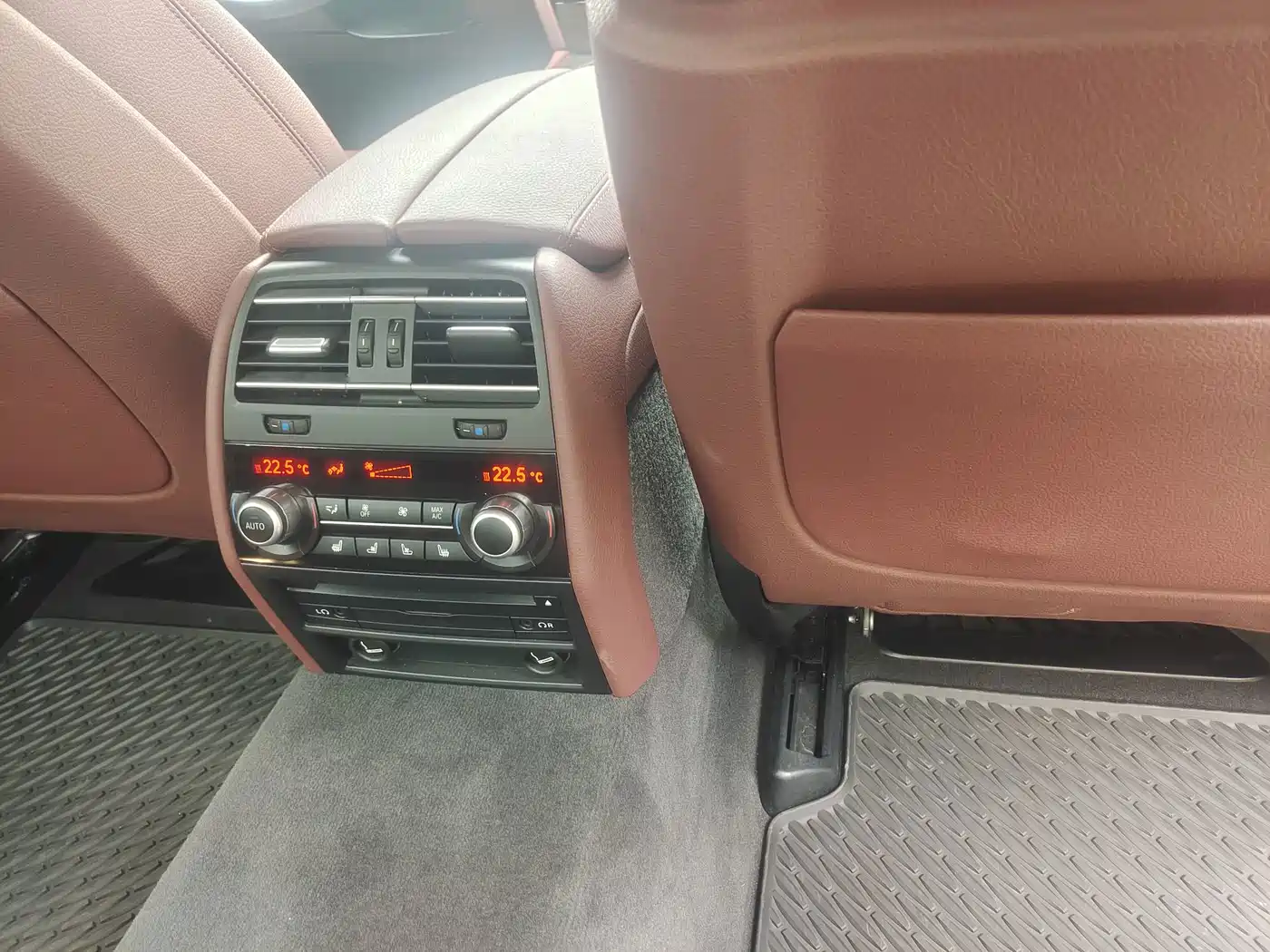 Фото 3 - BMW 7 Series