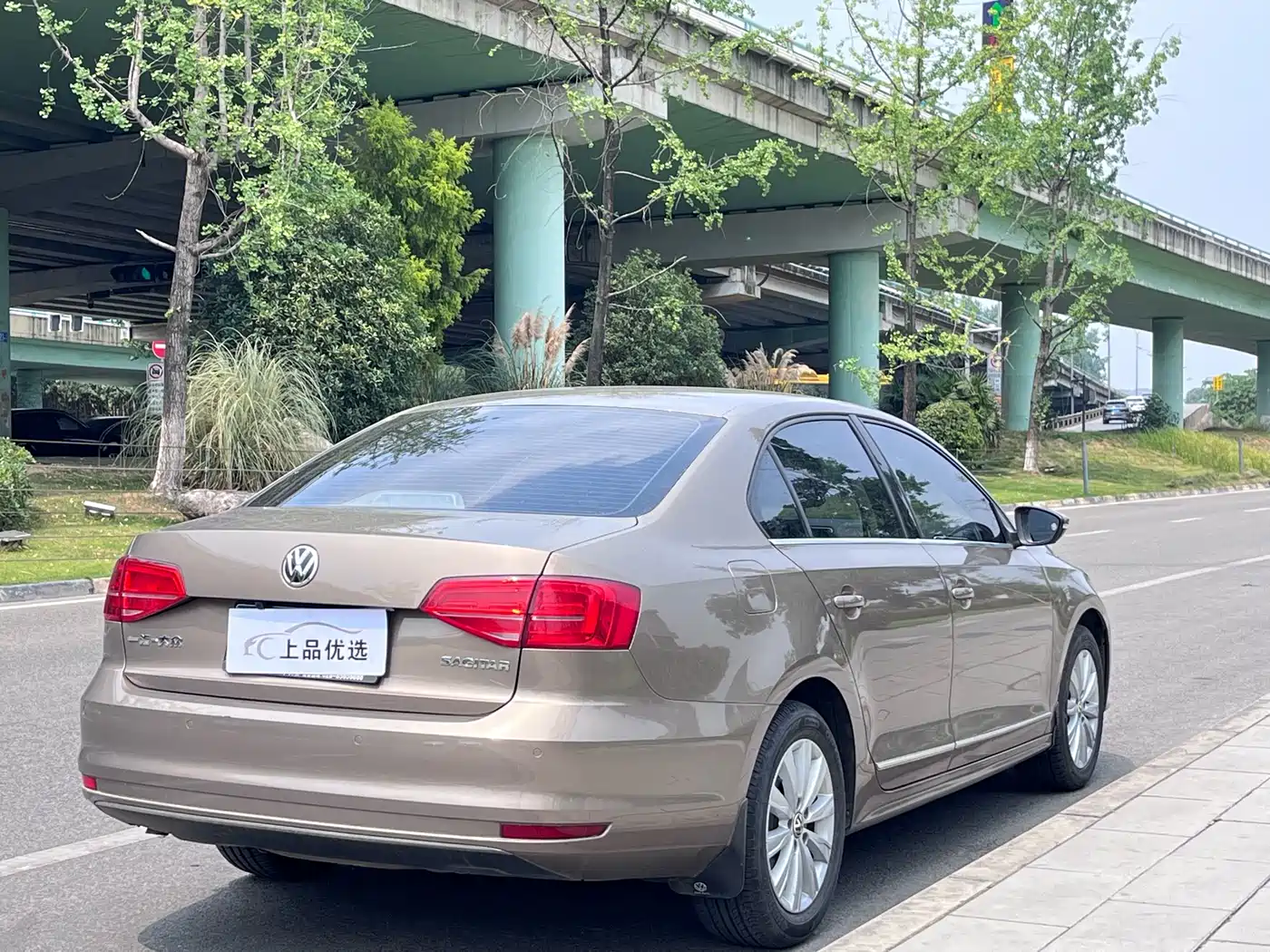 Volkswagen Sagitar 2015 1.6L Automatic Comfort фото 17