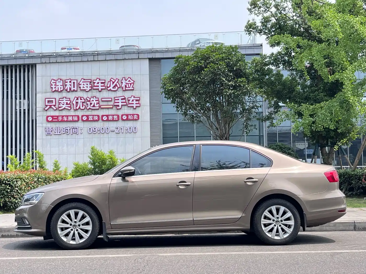 Volkswagen Sagitar 2015 1.6L Automatic Comfort фото 15