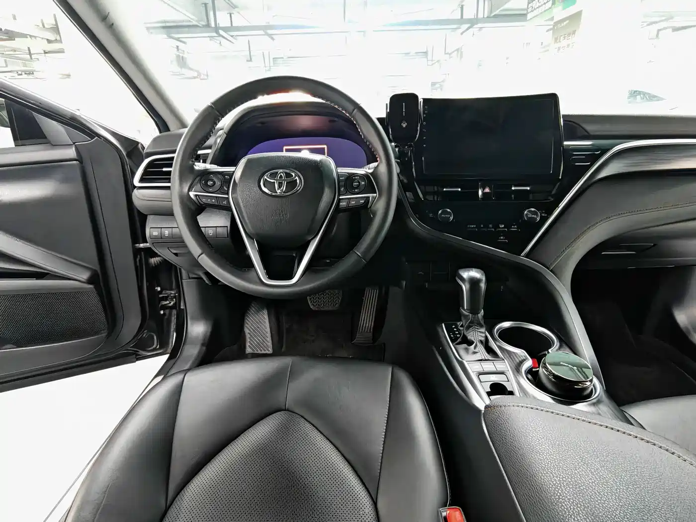 Toyota Camry 2023 2.5G Luxury Edition фото 8