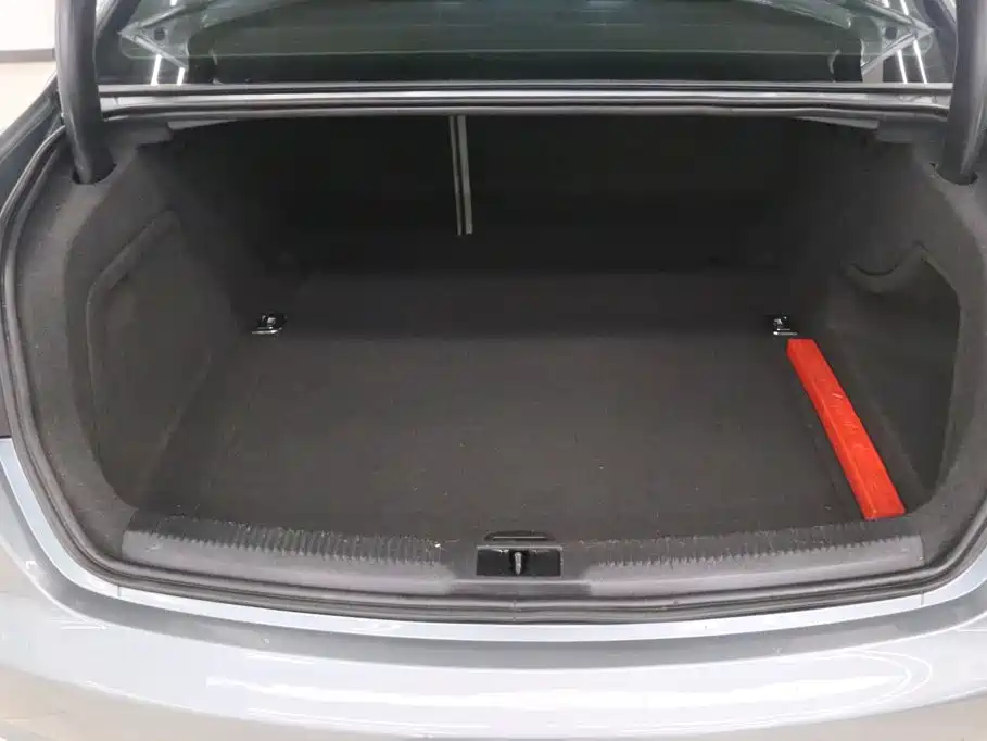 Photo 16 - Audi A4L