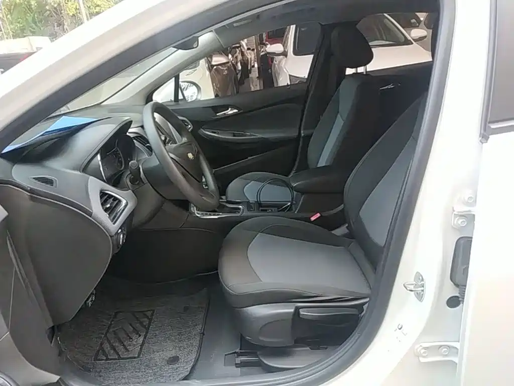 Chevrolet Cruze 2018 2018 320 Automatic Pioneer Sunroof Edition