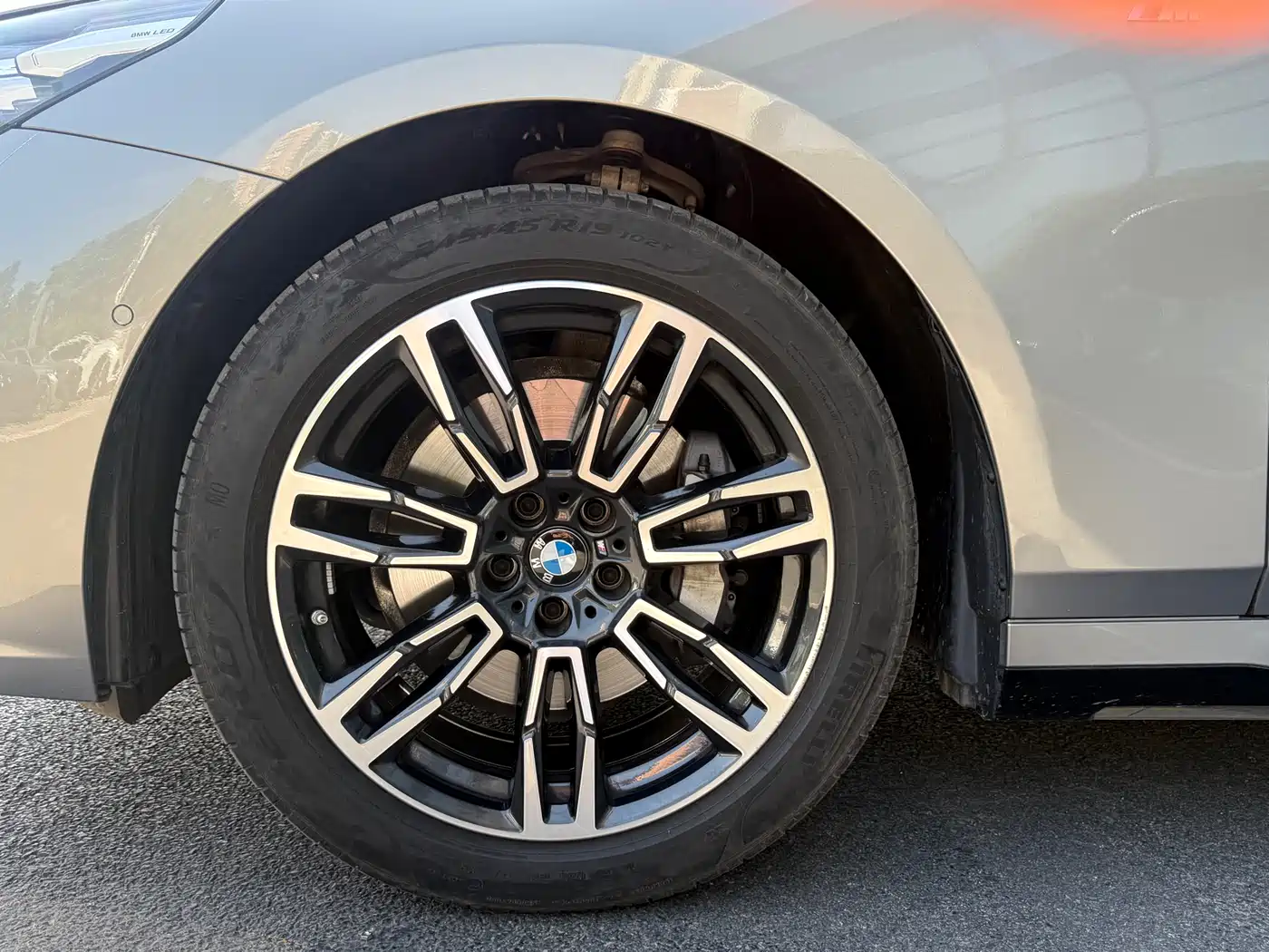 BMW 5 Series 2024 530Li Leading M Sport Package фото 9