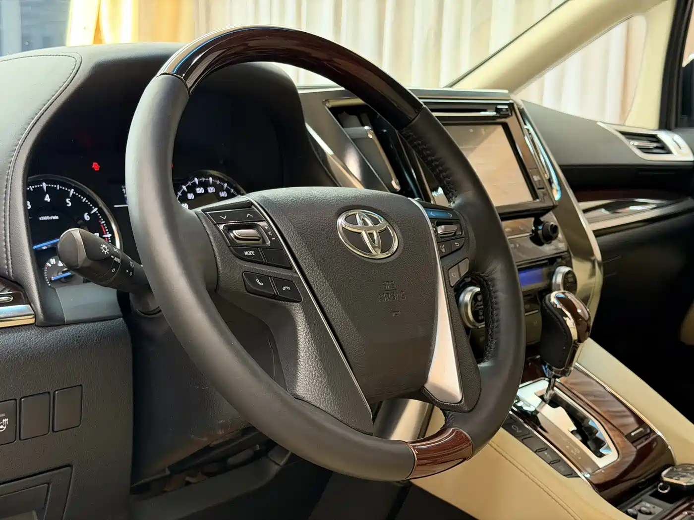 Toyota Alphard 2018 3.5L Luxury фото 7