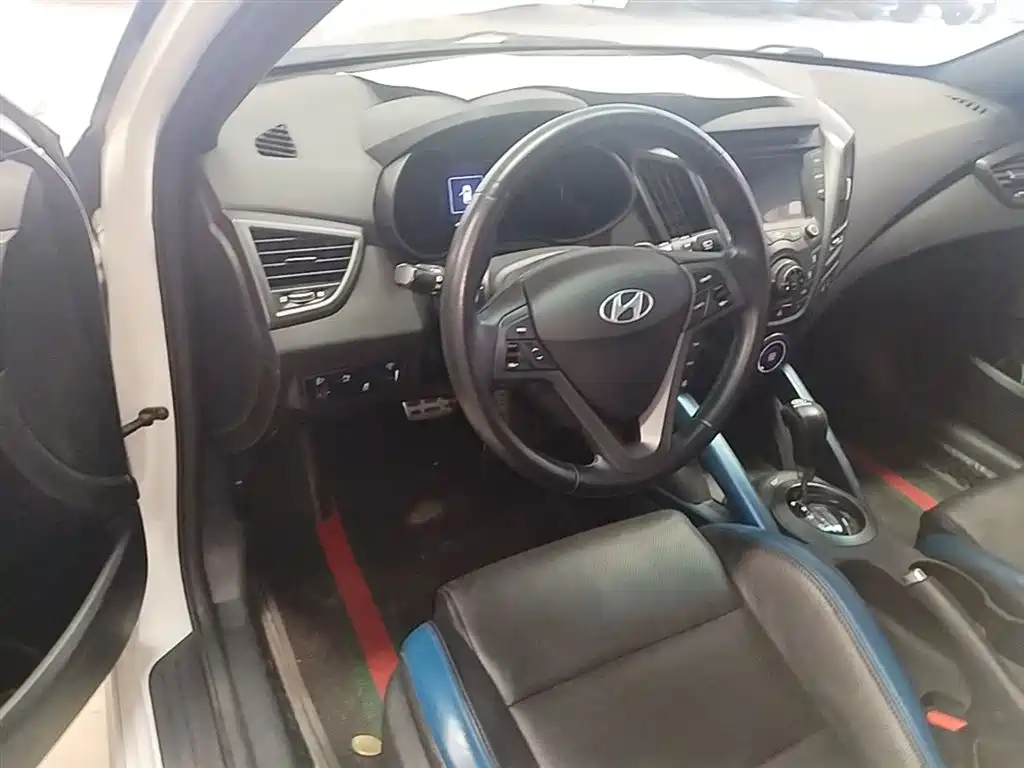 Hyundai Veloster 2015 1.6T Automatic Luxury Edition фото 11