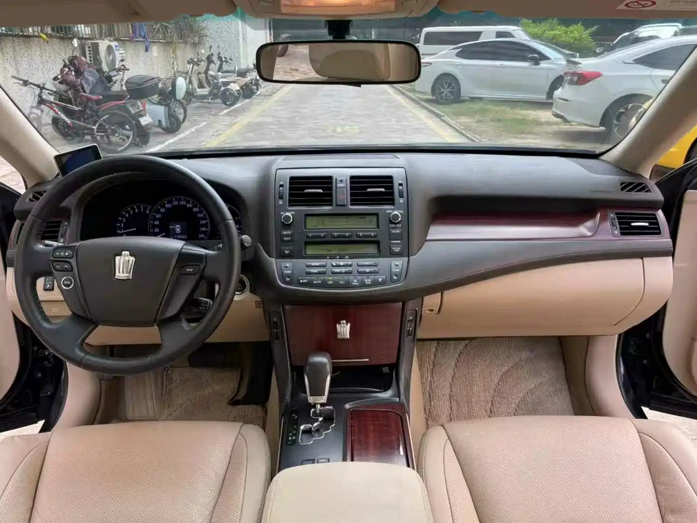 Toyota Crown 2011 2.5L Royal Leather Sunroof Special Edition фото 8