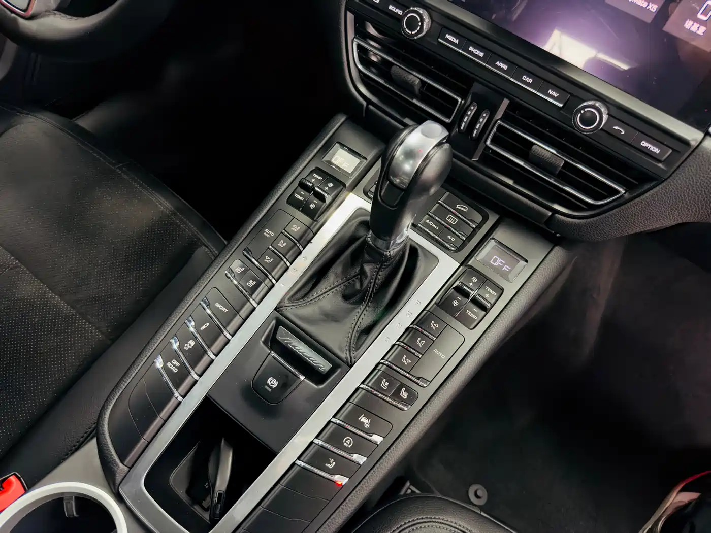 Porsche Macan 2018 Macan 2.0T фото 12