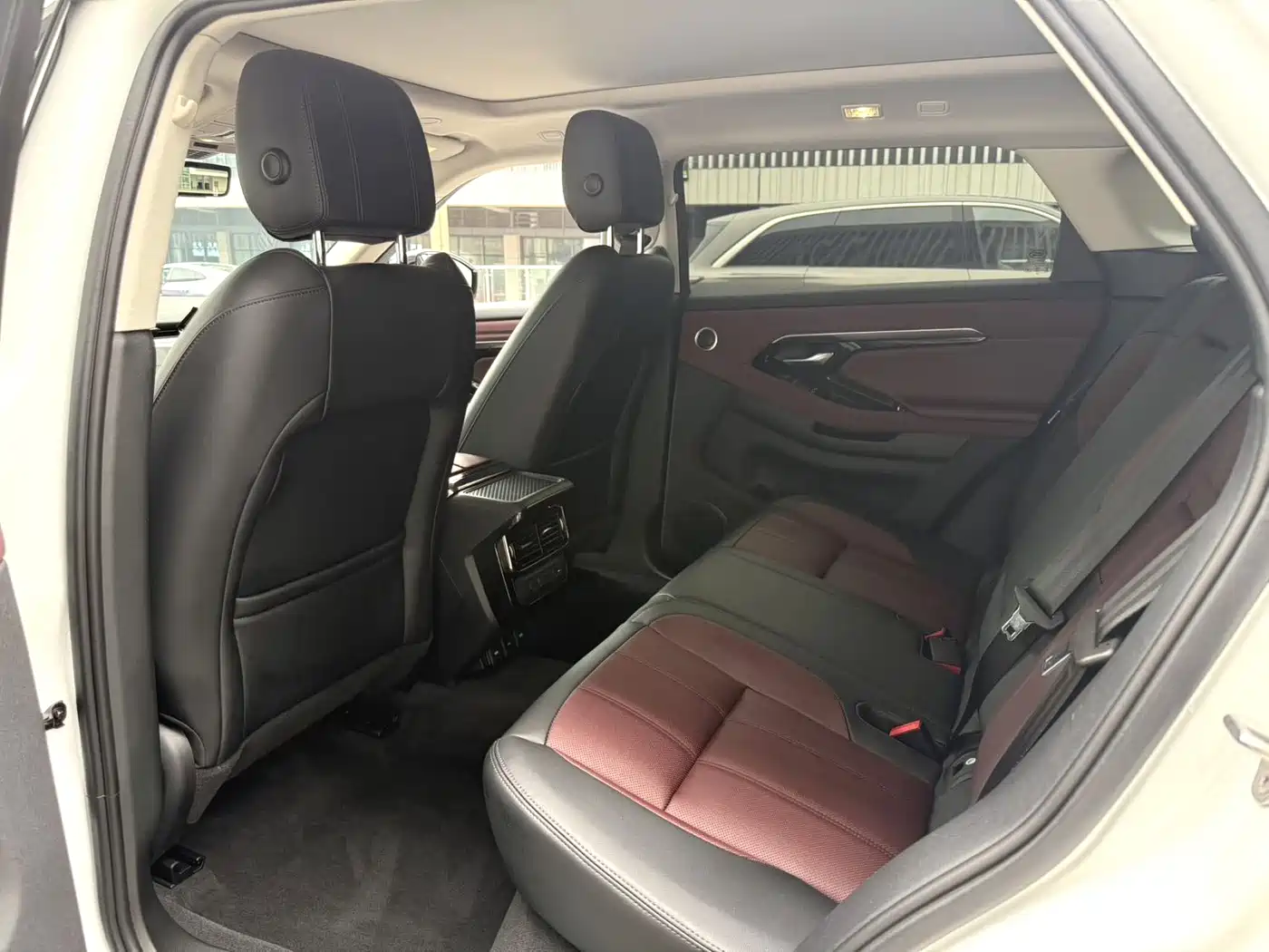 Land Rover Range Rover Evoque 2023 Range Rover Evoque L 249PS Luxury Edition фото 5