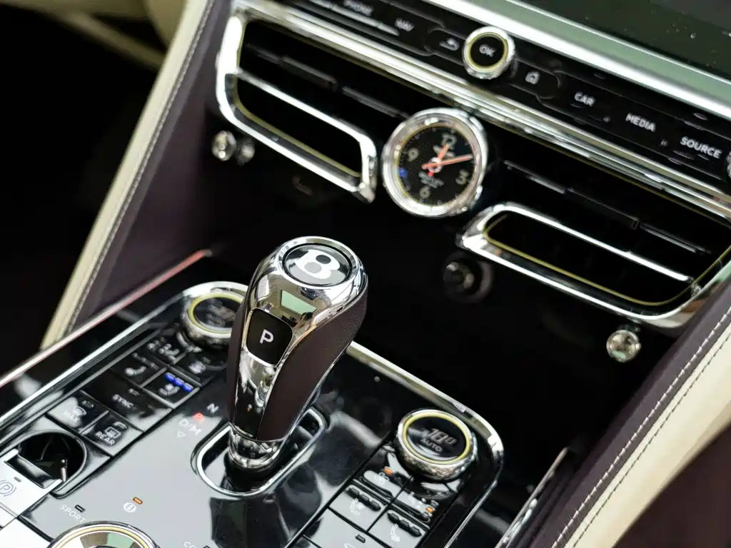 Фото 21 - Bentley Flying Spur