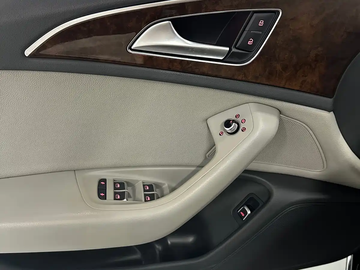 Photo 14 - Audi A6L