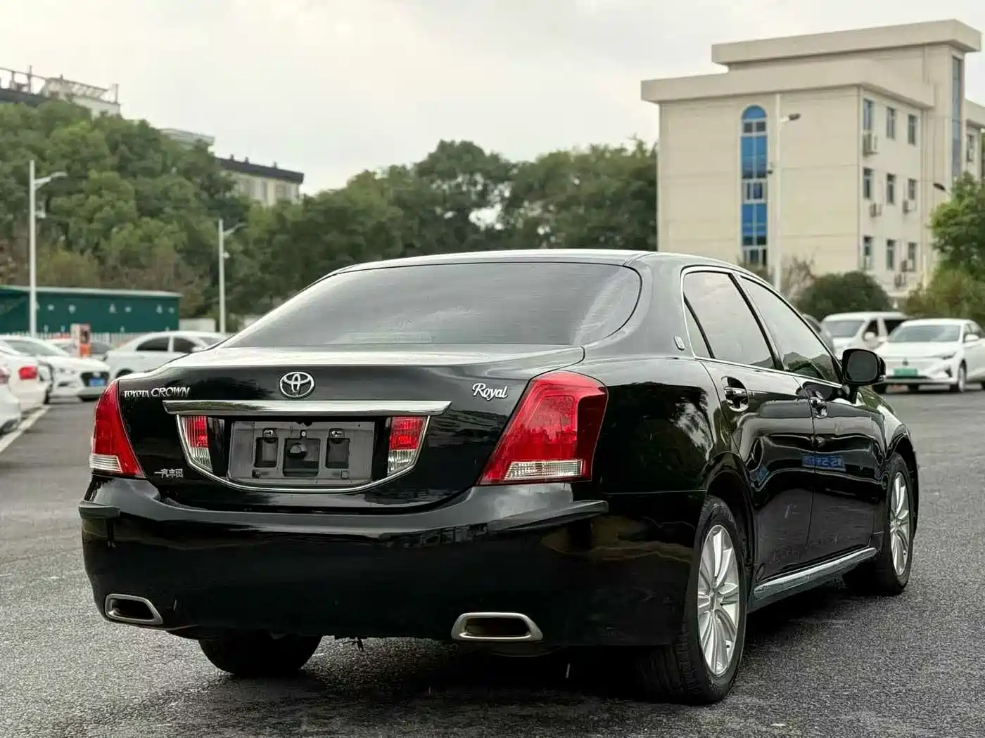 Toyota Crown 2011 2.5L Royal Leather Sunroof Special Edition фото 3