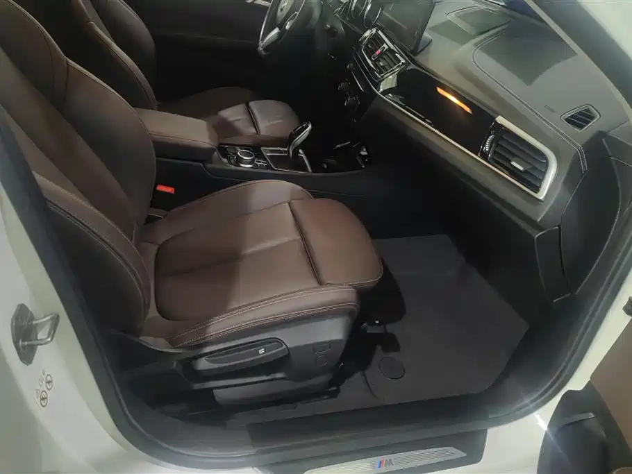 BMW 1 Series 2021 120i M Sport Shadow Edition фото 8