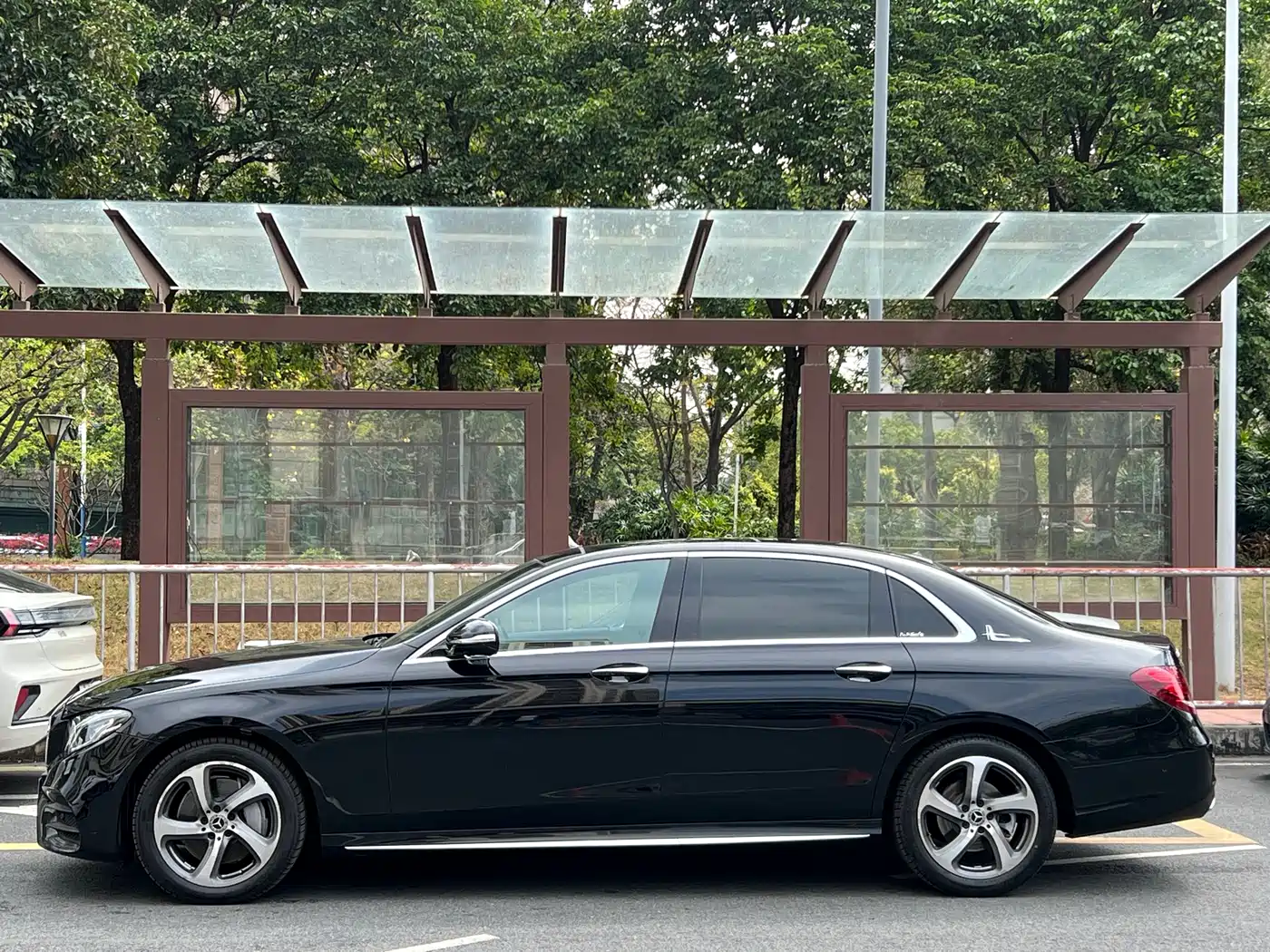 Mercedes-Benz E-Class 2019 E 300 L Sport Fashion фото 4
