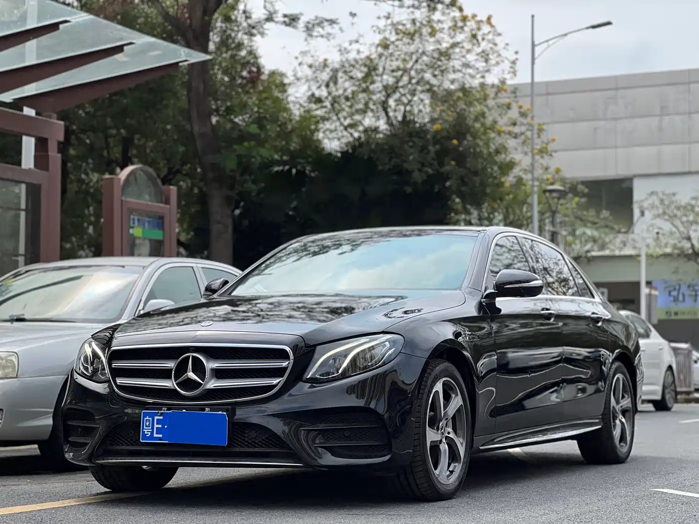 Mercedes-Benz E-Class 2019 E 300 L Sport Fashion фото 2