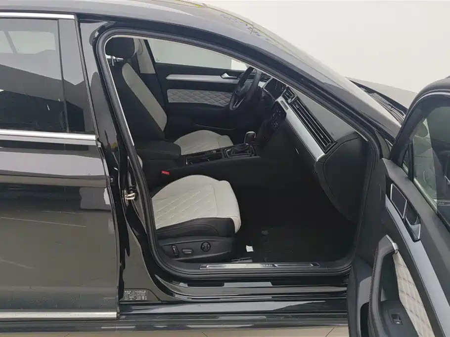 Volkswagen Magotan 2025 Popular Edition 330TSI DSG Luxury фото 8