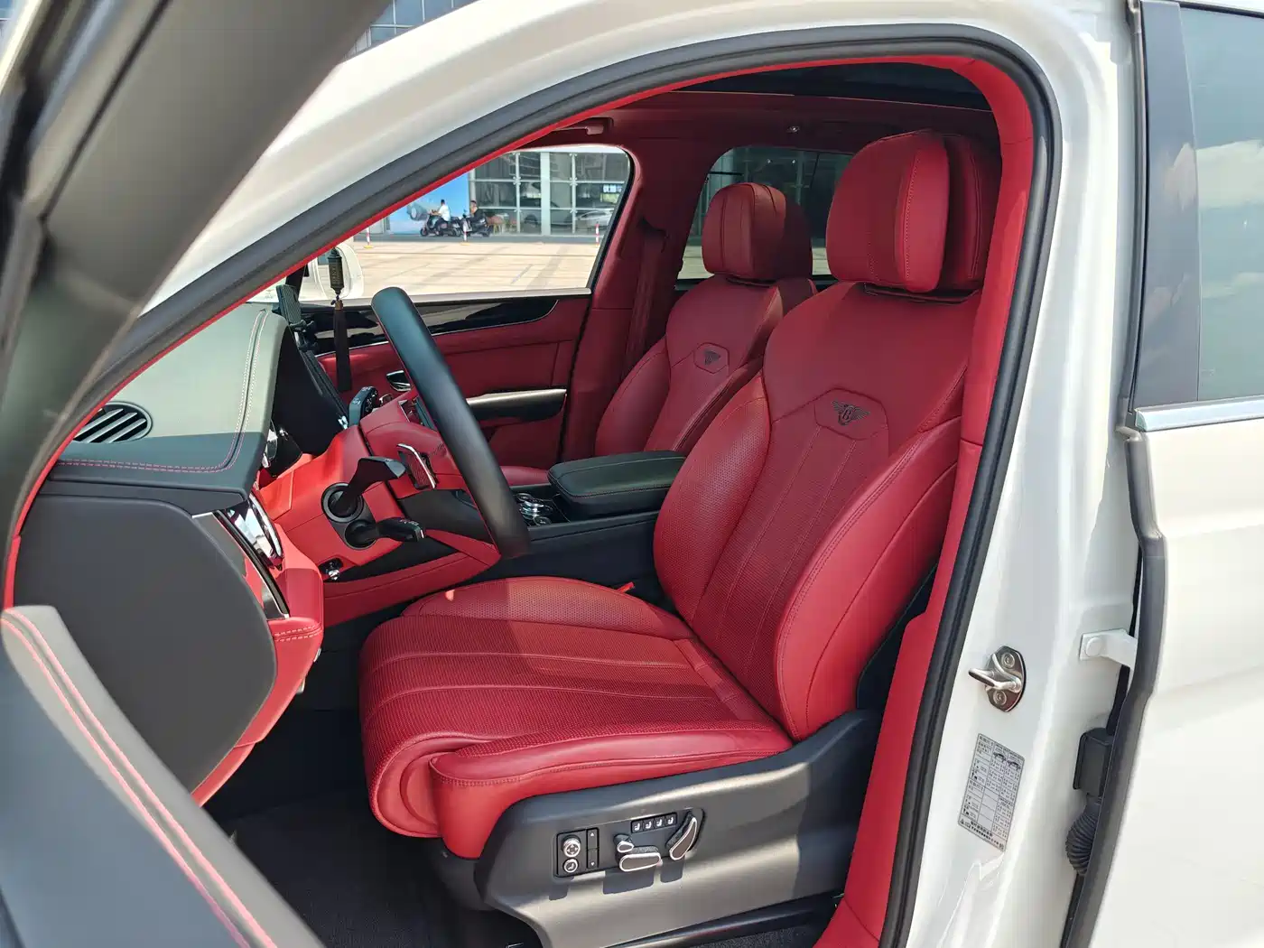 BENTLEY TIMYUE PLUG-IN HYBRID