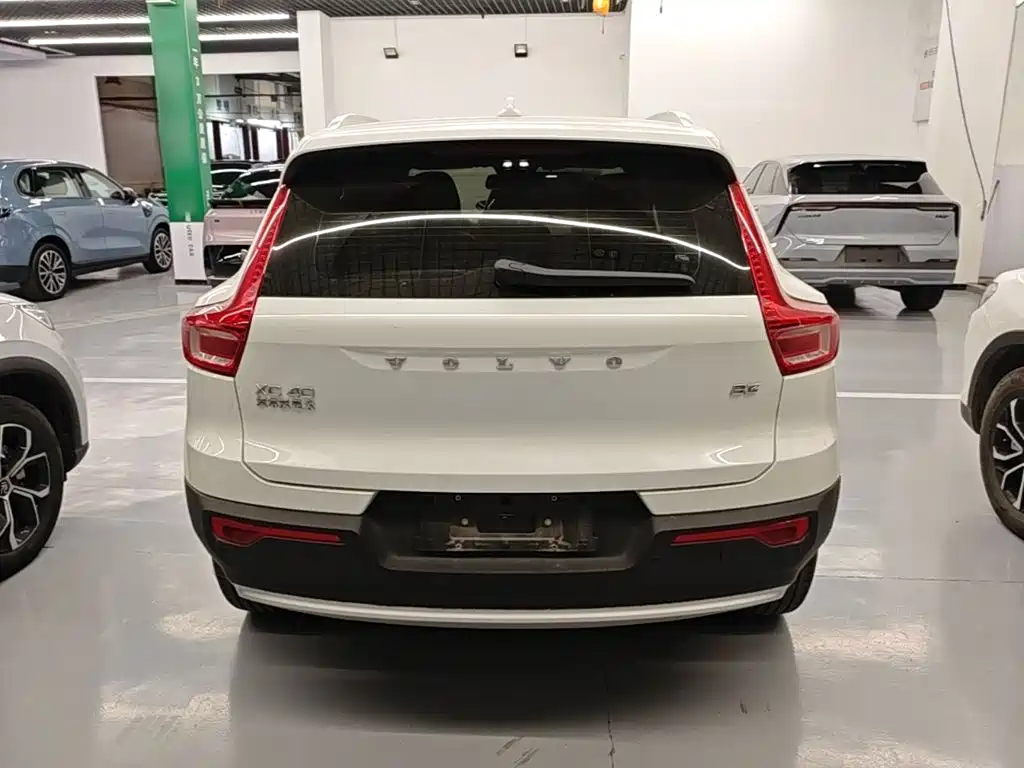 Фото 6 - Volvo XC40
