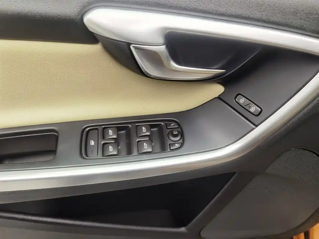 Volvo S60 2014 2014 Volvo S60L 2.0T Zhi Yuan Edition
