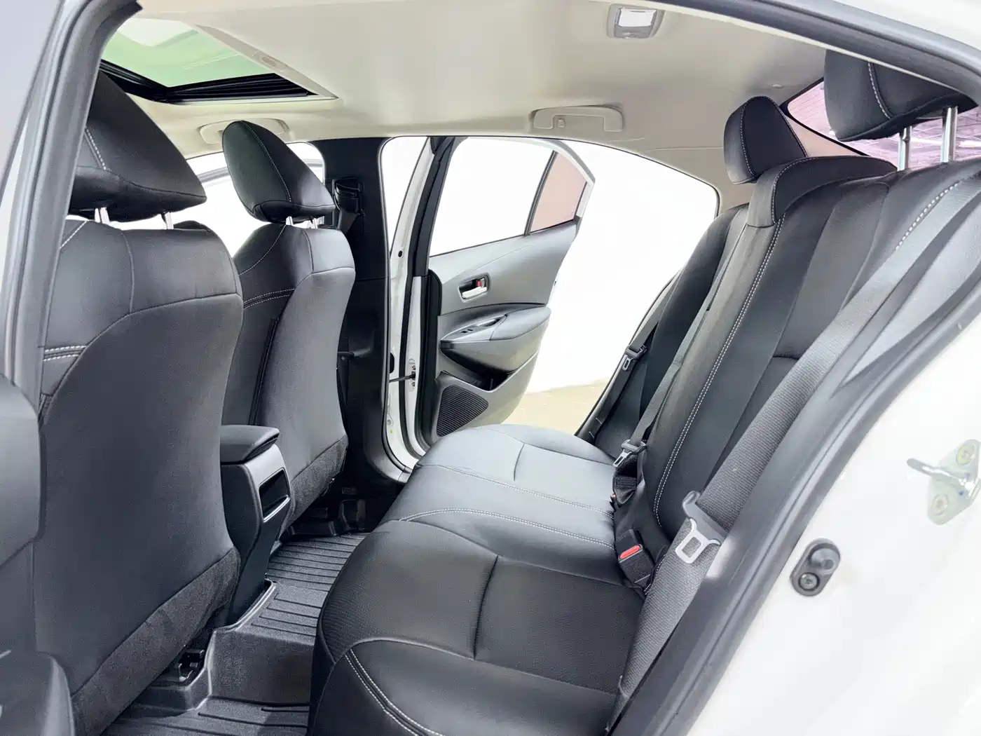 Toyota Corolla 2021 TNGA 1.5L CVT Elite Edition фото 9