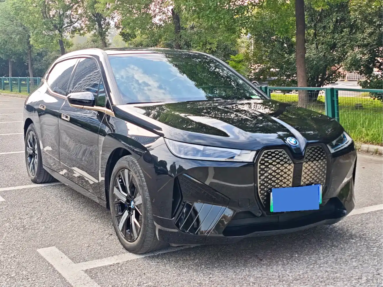 BMW iX 2022 xDrive40 фото 3