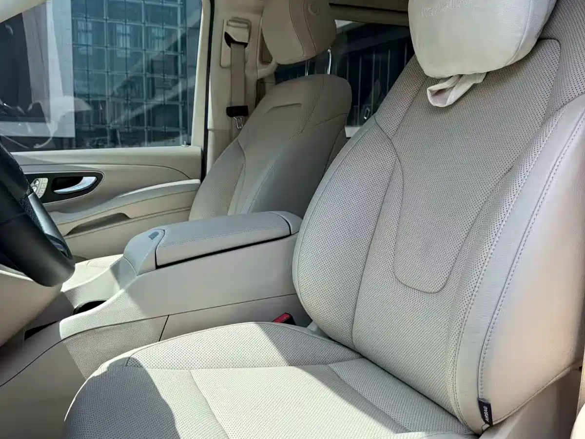 Mercedes-Benz V-Class 2018 V 260 L Premium Long Wheelbase Edition China VI фото 10