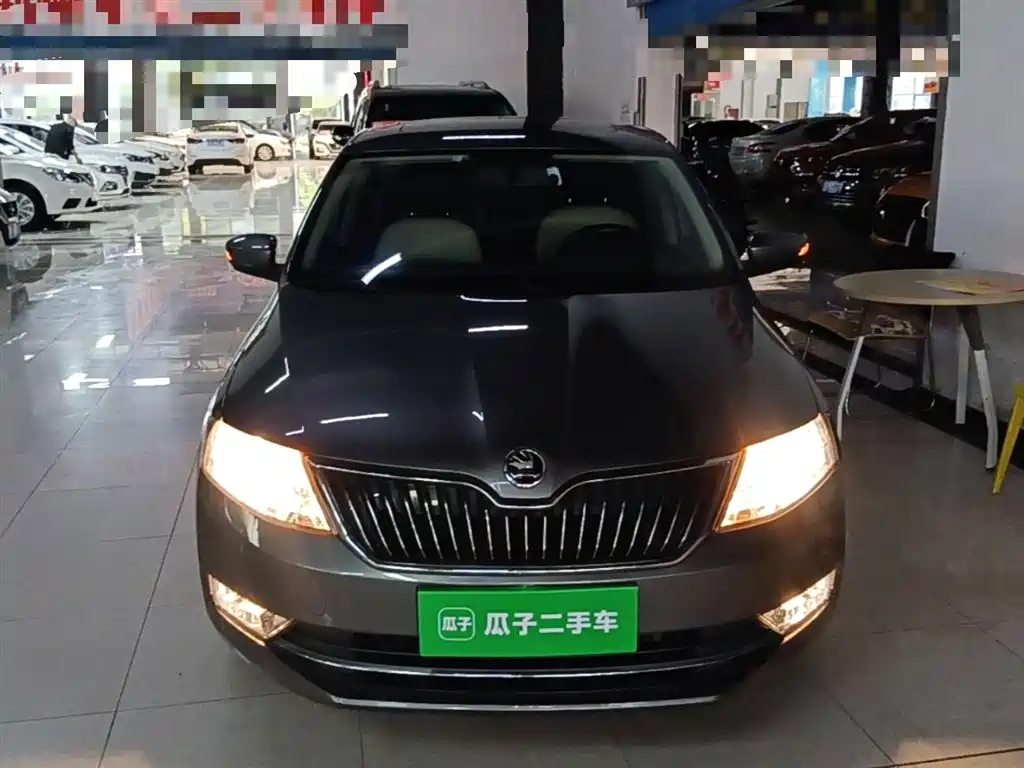 Škoda Rapid 2018 1.6L Automatic Comfort Edition фото 3