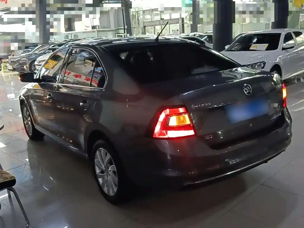 Škoda Rapid 2018 1.6L Automatic Comfort Edition фото 5