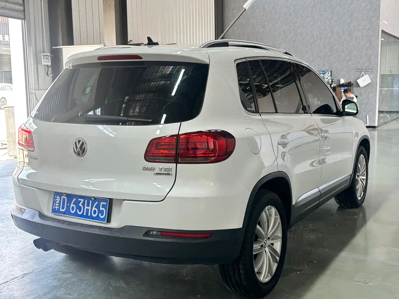 Volkswagen Tiguan 2015 2.0TSI Comfort Edition фото 7