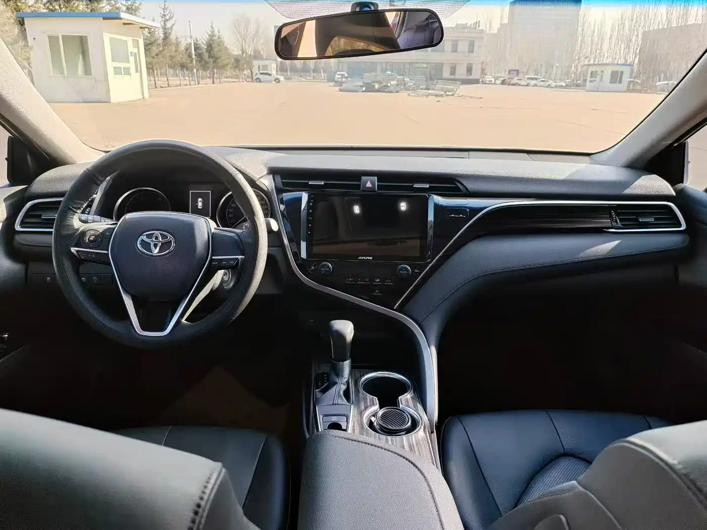 Toyota Camry 2018 2.0E Premium Edition фото 5
