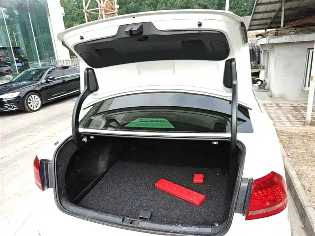Volkswagen Passat 2014 1.8TSI DSG Executive Edition фото 19