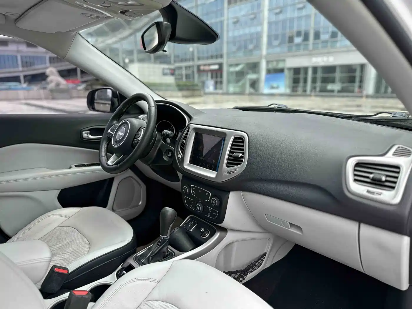 Photo 12 - Jeep Compass