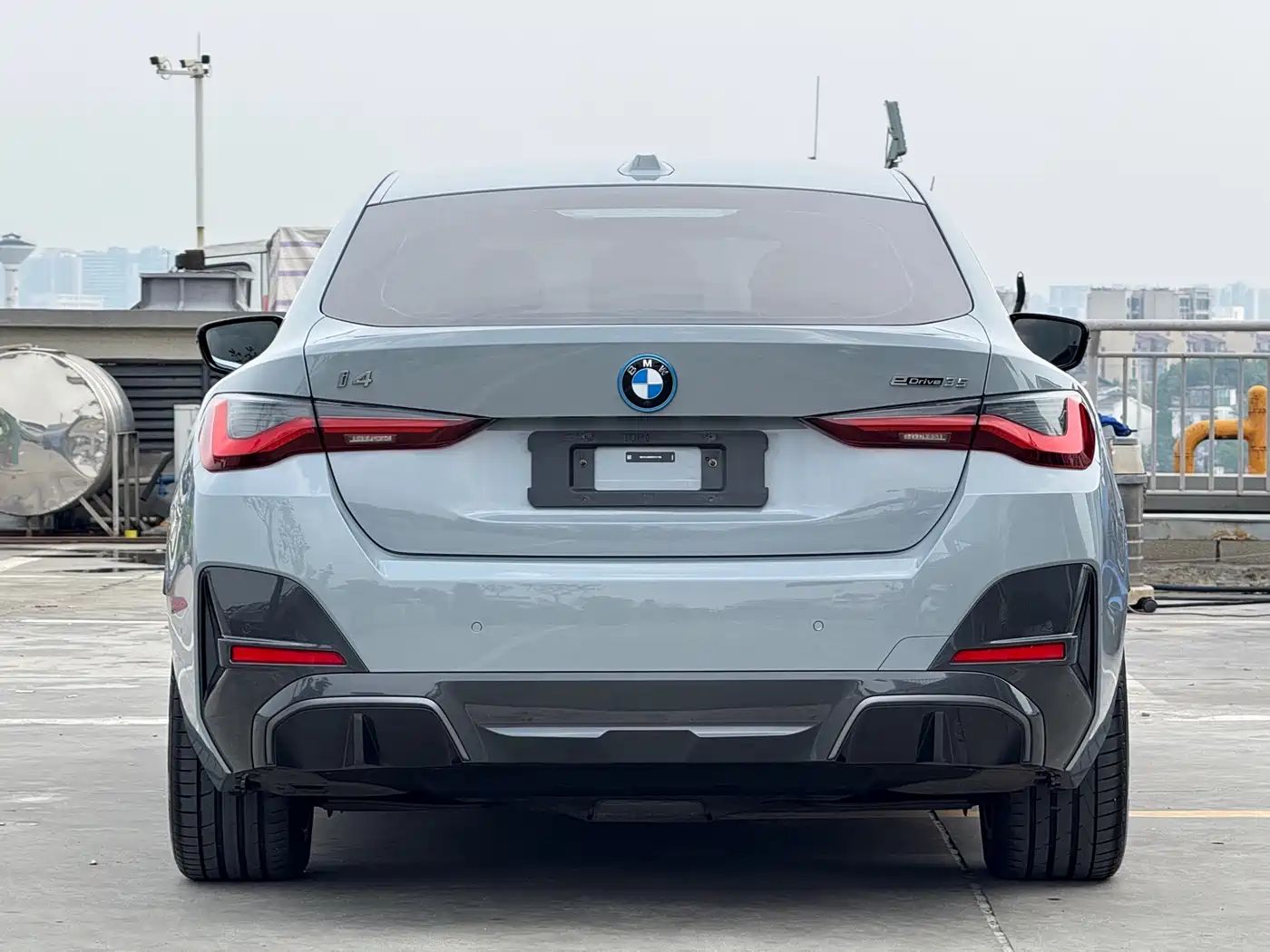 BMW i4 2023 eDrive35 фото 14