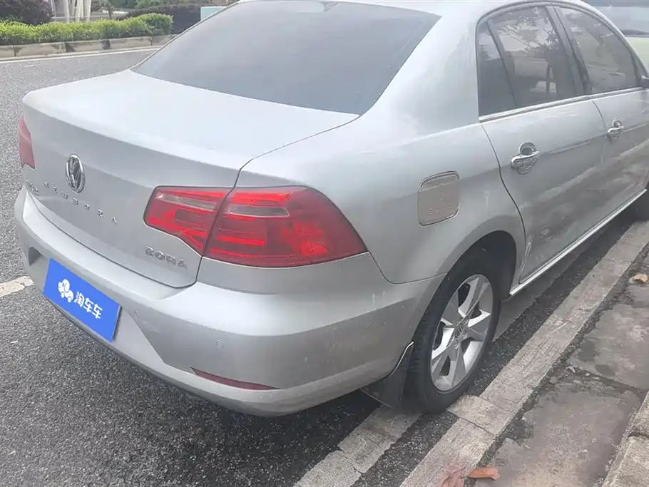 Volkswagen Bora 2014 1.6L Manual Comfort Edition фото 3