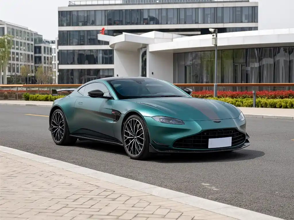 ASTON MARTIN V8 VANTAGE
