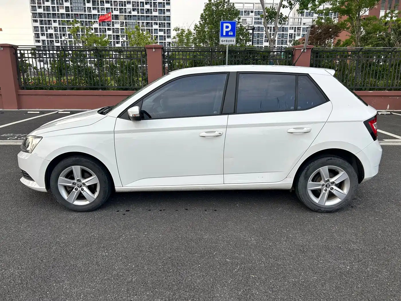 Škoda Fabia 2017 1.4L Manual Forward Edition фото 4