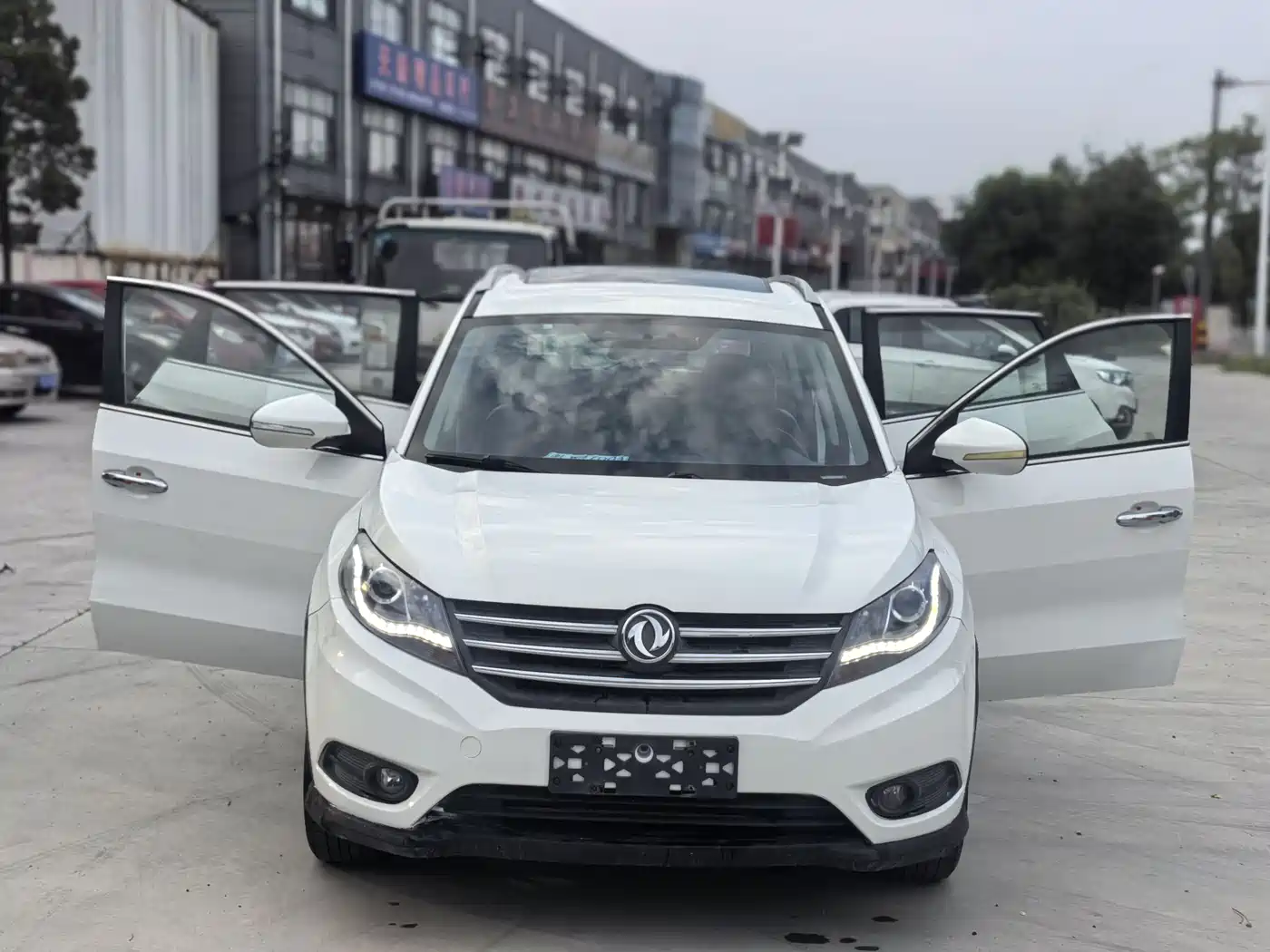 Dongfeng Fengguang Fengguang 580 2016 2016 Model 1.5T Manual Comfort Version