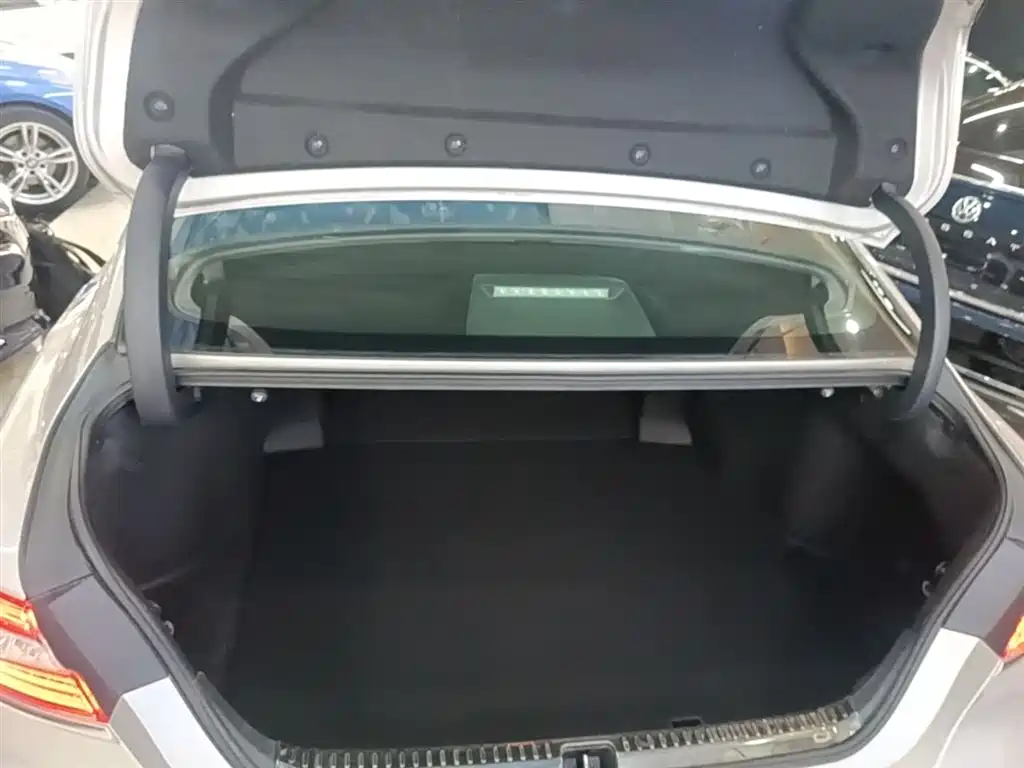 Toyota Camry 2018 2.5G Luxury Edition фото 19