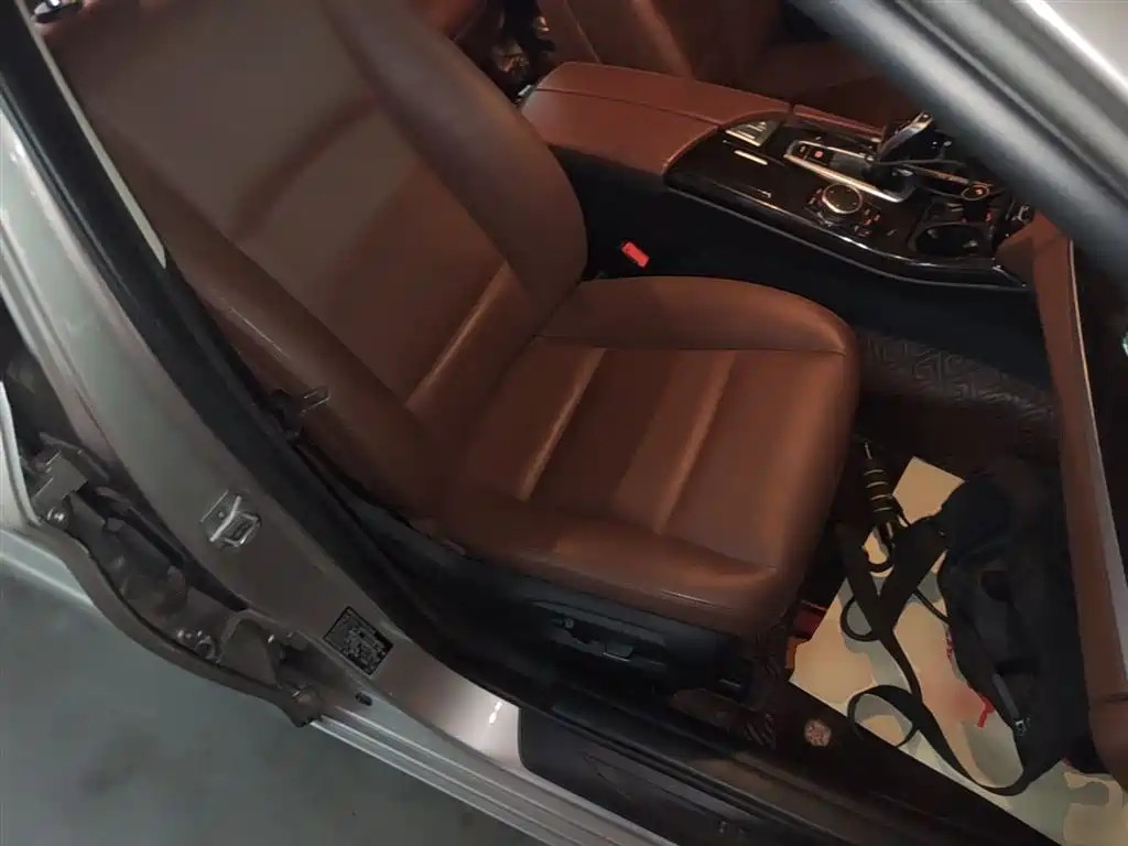 BMW 5 Series 2017 528Li Leading Edition фото 25