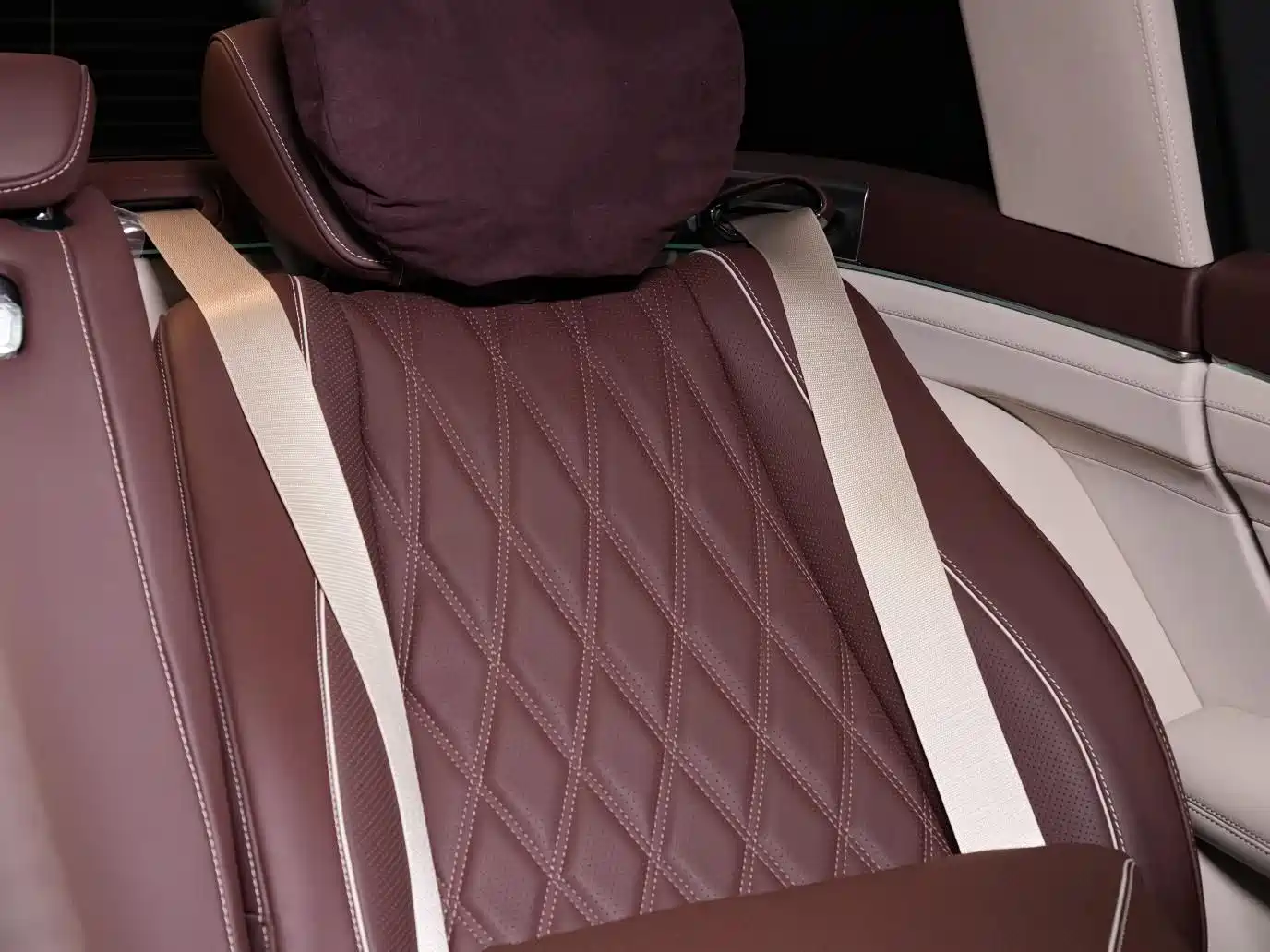 Mercedes-Benz Maybach GLS 2024 GLS 480 4MATIC фото 12