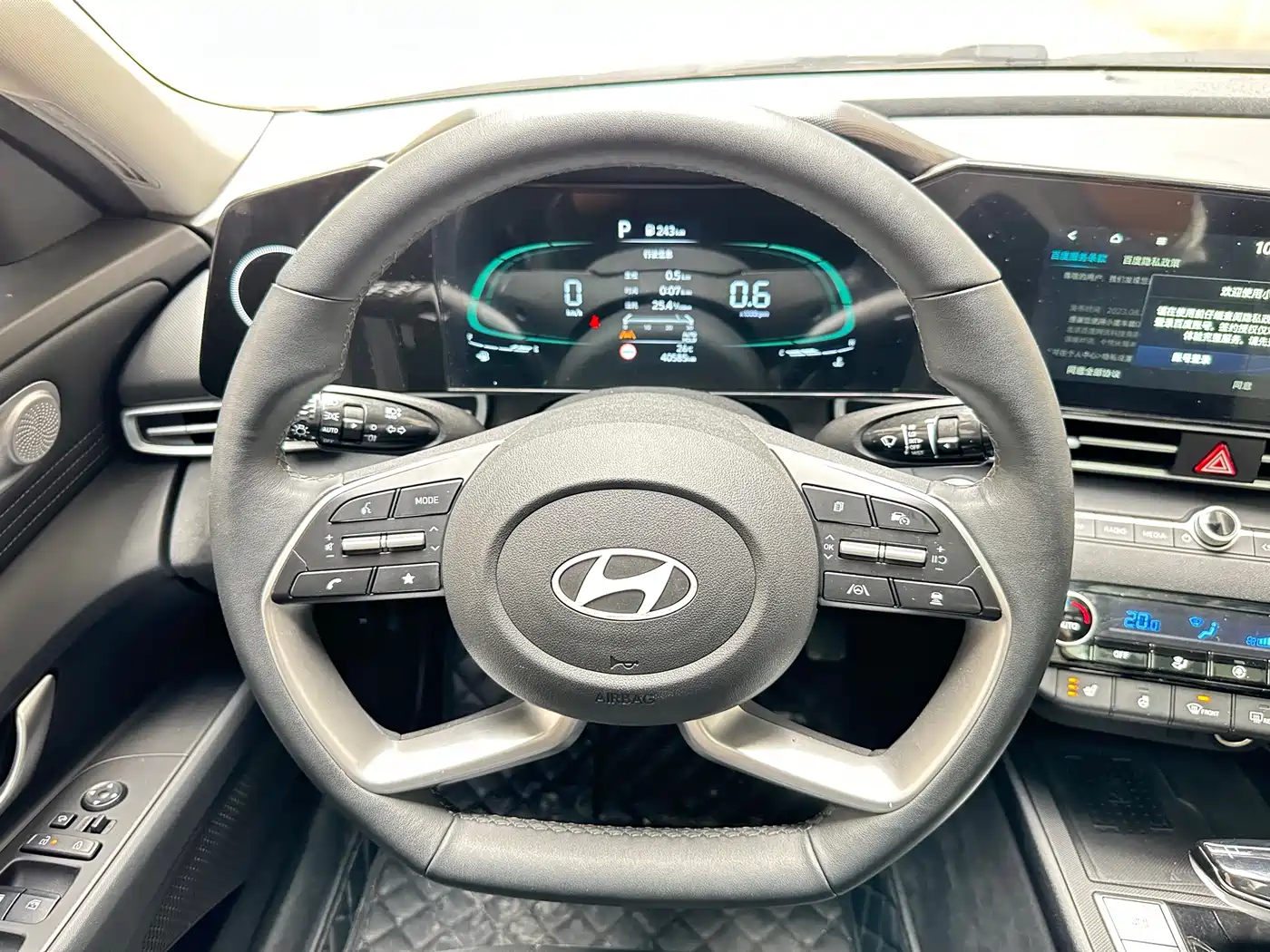 Hyundai Elantra 2023 Model 1.5L CVT LUX Premium Edition фото 8