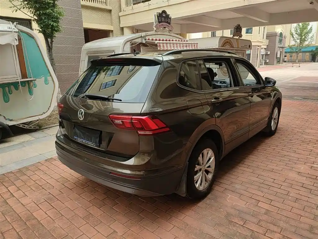 Volkswagen Tiguan L 2017 330TSI Automatic 2WD Trend Edition фото 7