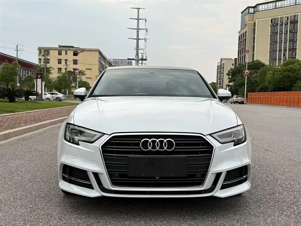 Audi A3 2019 Limousine 35 TFSI Fashion China V фото 3